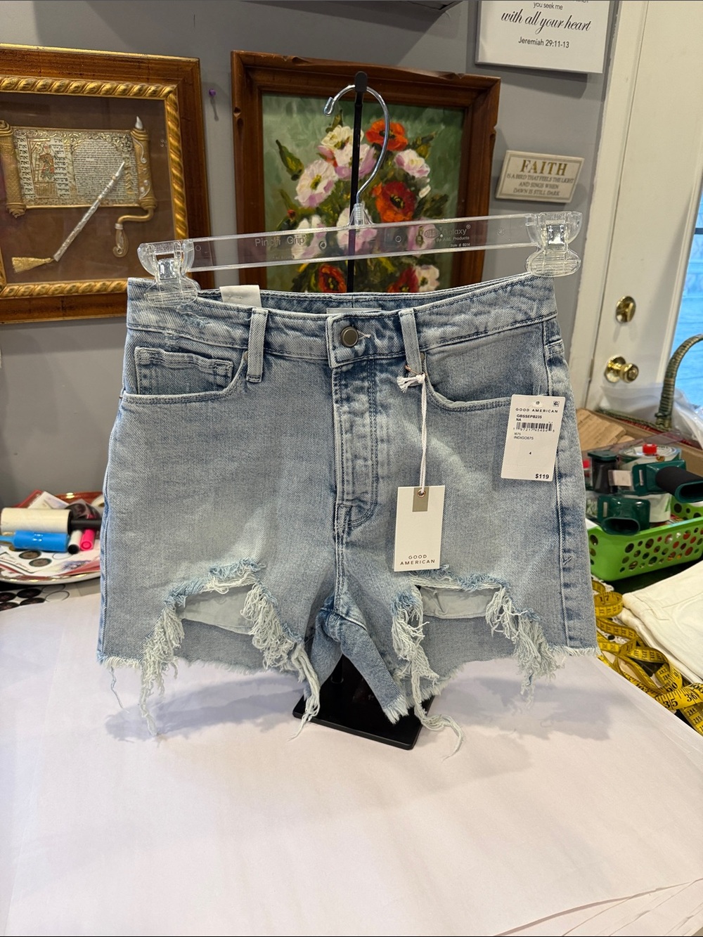 Good American Bombshell High Rise Distressed Light Wash Denim Shorts 4/27 NWT